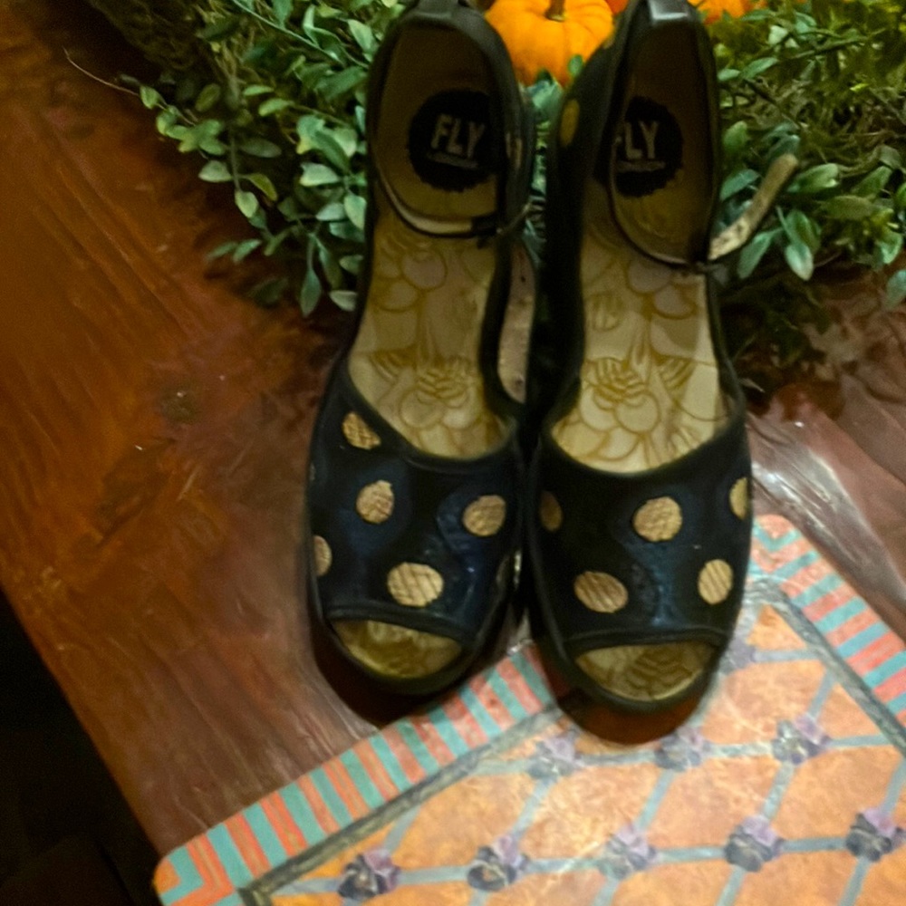 Fly London wedge oh so comfy blk blue and creamy gold polka dots.